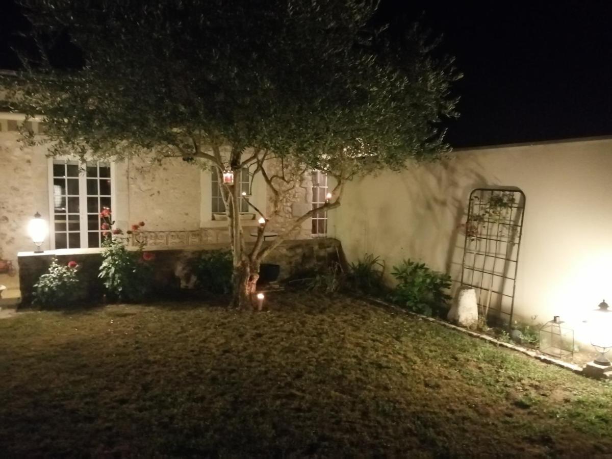 Naveil Longere Villariane מראה חיצוני תמונה